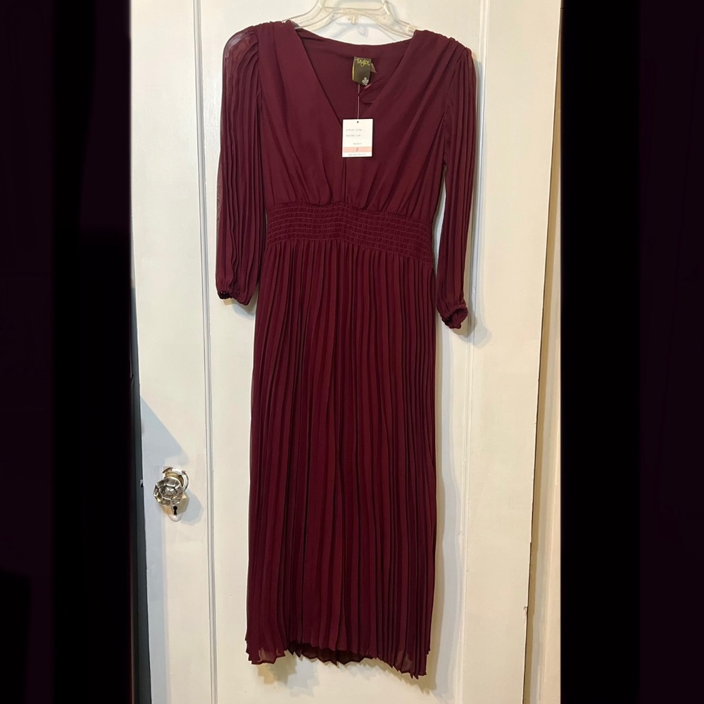 Midi dress with pleated skirt